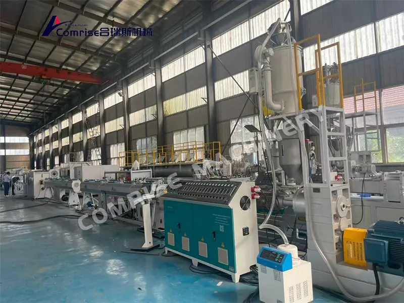 Essai réussi : la machine à tubes PPR à 3 couches ABA réussit avec brio : la conception à double usage gère également la production de tubes en PE