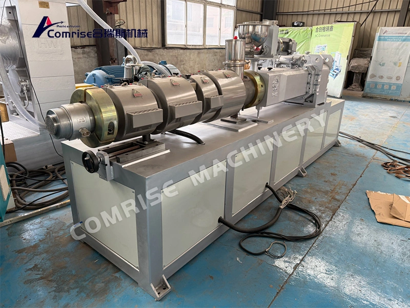 Test terminé de la machine à quatre tuyaux en PVC, la machine fonctionne bien